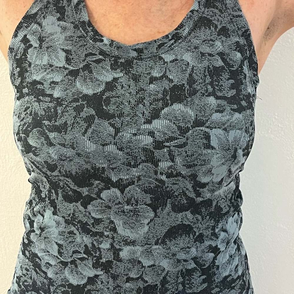 Athleta Momentum Women's Tank Top XS - Picture 3 of 5